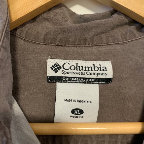 Columbia | Sleeveless Button Up Shirt - Picture 6 of 10